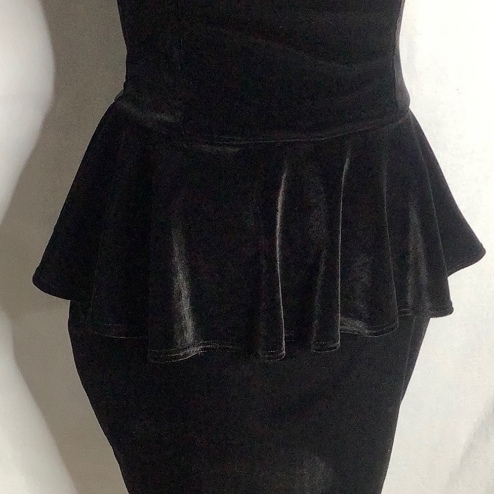 Elegant Black Velvet Peplum Off Shoulder Dress Size M Whimsigoth Vintage - Picture 9 of 16